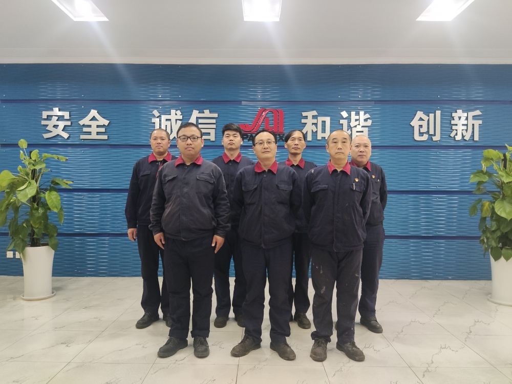 03示范班組 生產設備部電儀班組：匠心維護 保障生產_副本