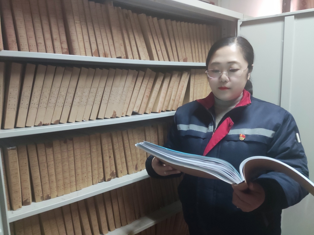 04服務(wù)標(biāo)兵 盧興榮：精打細算的“財會人”_副本