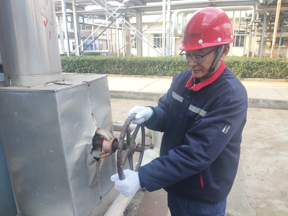 06優(yōu)秀員工 王加根：平凡崗位挑大擔(dān)_副本