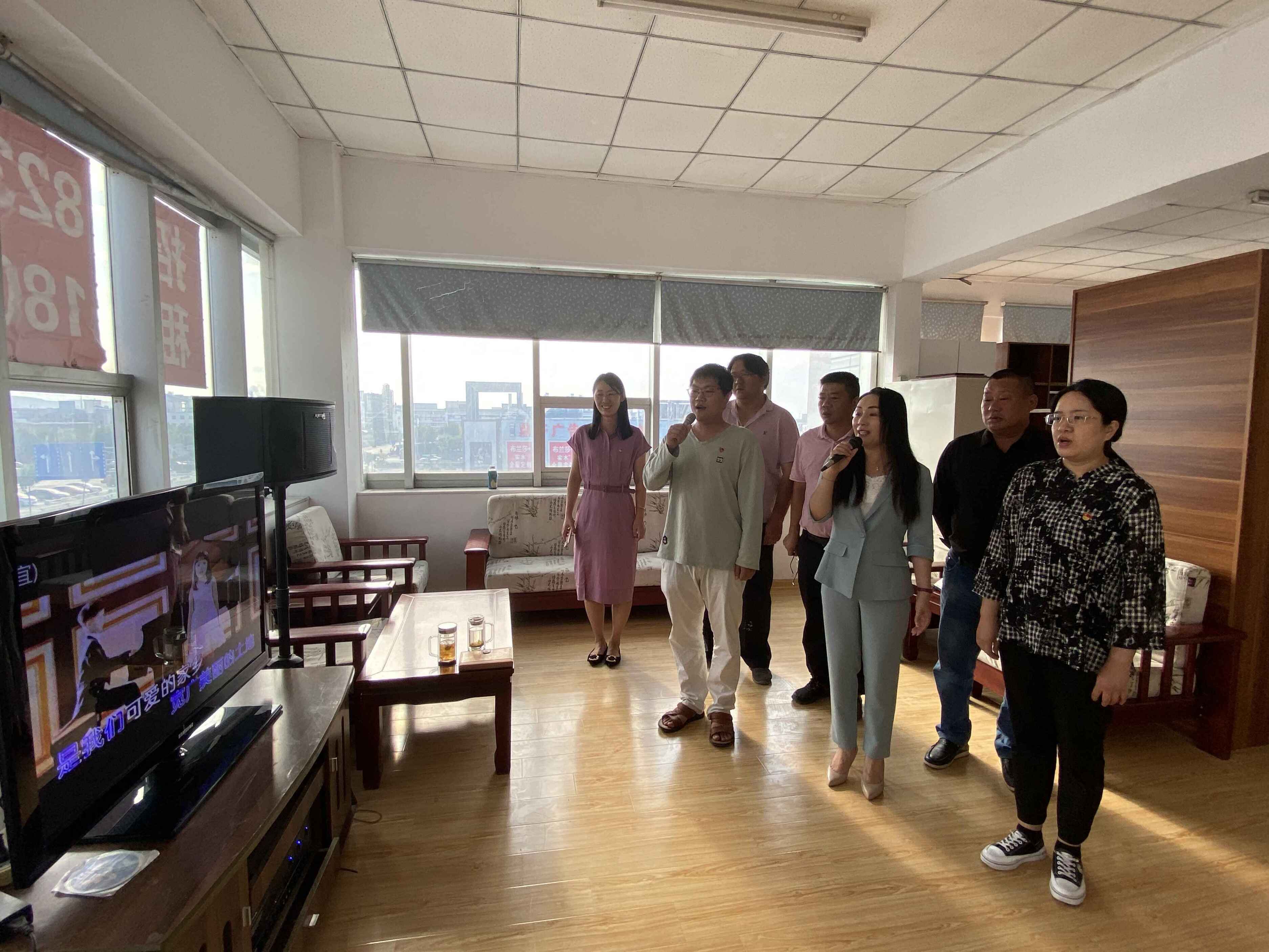 開展紅歌、司歌傳唱